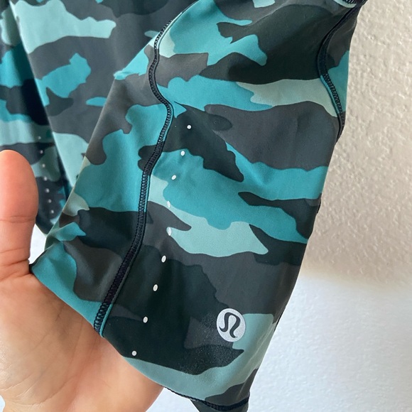 EUC Lululemon Sculpt Cropped Tank Size 4 Teal Camo hctt rnfg - Picture 4 of 6